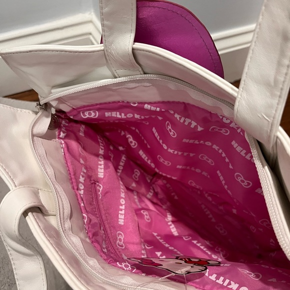 Hello Kitty Mini Messenger Bag NWT - Picture 3 of 6